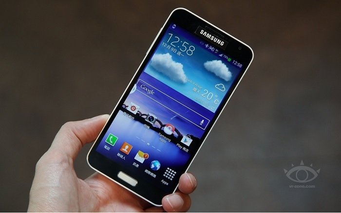 Открытие новой Галактики: смартфон Samsung Galaxy J 