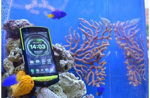 Kyocera Torque G02 – смартфон для подводной связи 