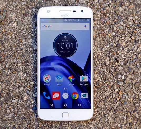 Представлен смартфон Moto Z Play поддерживающий модули MotoMods