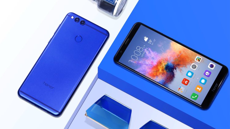 Huawei  выпустила смартфон Honor View 10 и анонсировала продажи модели Honor 7X