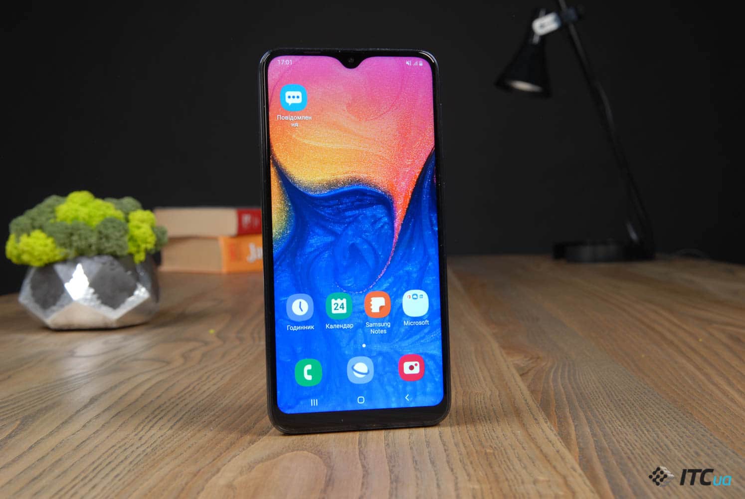 В продажу поступил смартфон Samsung Galaxy A10e