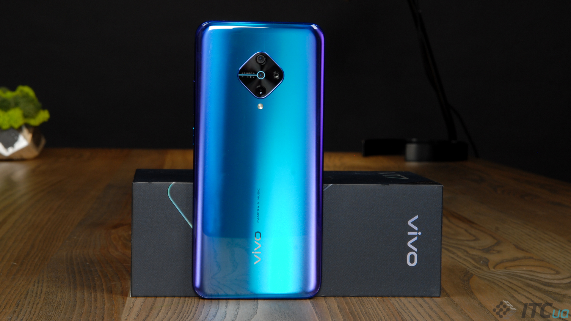 На  рынках СНГ  в продажу поступил Vivo V17 в новом цвете