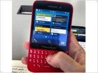 В сети появились фотографии красного BlackBerry R10 QWERTY - изображение