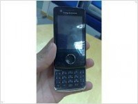 Фото: живые фотографии QWERTY-смартфона Sony Ericsson Paris - изображение