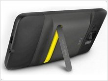 Улучшенная батарея HTC HD2 играет роль подставки