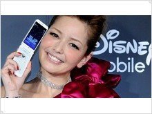 Недетский телефон Disney DM005SH украшен бриллиантами