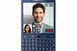 BlackBerry Classic Cobalt Blue – имиджевый смартфон с QWERTY - изображение