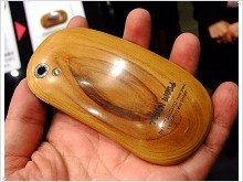 Деревянный телефон NTT DOCOMO Touch Wood - изображение