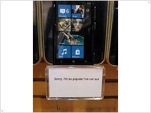  Оператор Orange продал все запасы Nokia Lumia 800 - изображение