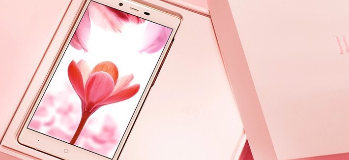 IUNI i1 – дамский смартфон в белой и розовой расцветках  - изображение